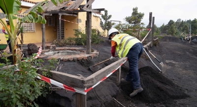 Gesplan retira la ceniza de más de 400 viviendas y 90 parcelas agrícolas de La Palma